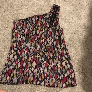 One shoulder, diamond patterned blouse